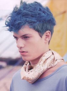 cabelo masculino azul turquesa